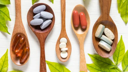 Myvial: Bio-Wellness, sorgfältig in Deutschland hergestellt – für Sie und den Planeten In einer Welt voller Gesundheits- und Nahrungsergänzungsmittel bietet Myvial etwas Erfrischendes: Bio-, vegane Wellnessprodukte, die sowohl den Planeten als auch Ihren Körper schonen. Die von den Brüdern Michael und Christian Schmid gegründete Marke mit Sitz in Deutschland setzt auf einen ganzheitlichen Ansatz für Wohlbefinden, indem sie Natur, Qualität und nachhaltige Produktion vereint. Ob Sie Ihr Immunsystem stärken, Ihren Schlaf verbessern oder Stress auf natürliche Weise bewältigen möchten – Myvials sorgfältig zusammengestelltes Sortiment an Nahrungsergänzungsmitteln unterstützt Sie transparent und mit Sorgfalt bei Ihren Zielen.