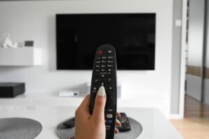 In der sich ständig weiterentwickelnden Welt der Technologie haben nur wenige Marken einen so nachhaltigen Einfluss wie LG Electronics. Das 1958 gegründete Unternehmen hat ein bemerkenswertes Erbe aufgebaut, das sich über sechs Jahrzehnte erstreckt. Es hat die Grenzen der Innovation immer wieder erweitert und sich gleichzeitig intensiv dafür eingesetzt, das Leben seiner Kunden zu verbessern. Mit einem unerschütterlichen Fokus auf Menschen, Technologie und die Zukunft hat sich LG von einer lokalen Marke zu einem globalen Marktführer gewandelt und ist zum Synonym für hochmoderne Elektronik und Haushaltsgeräte geworden, die das tägliche Leben bereichern.