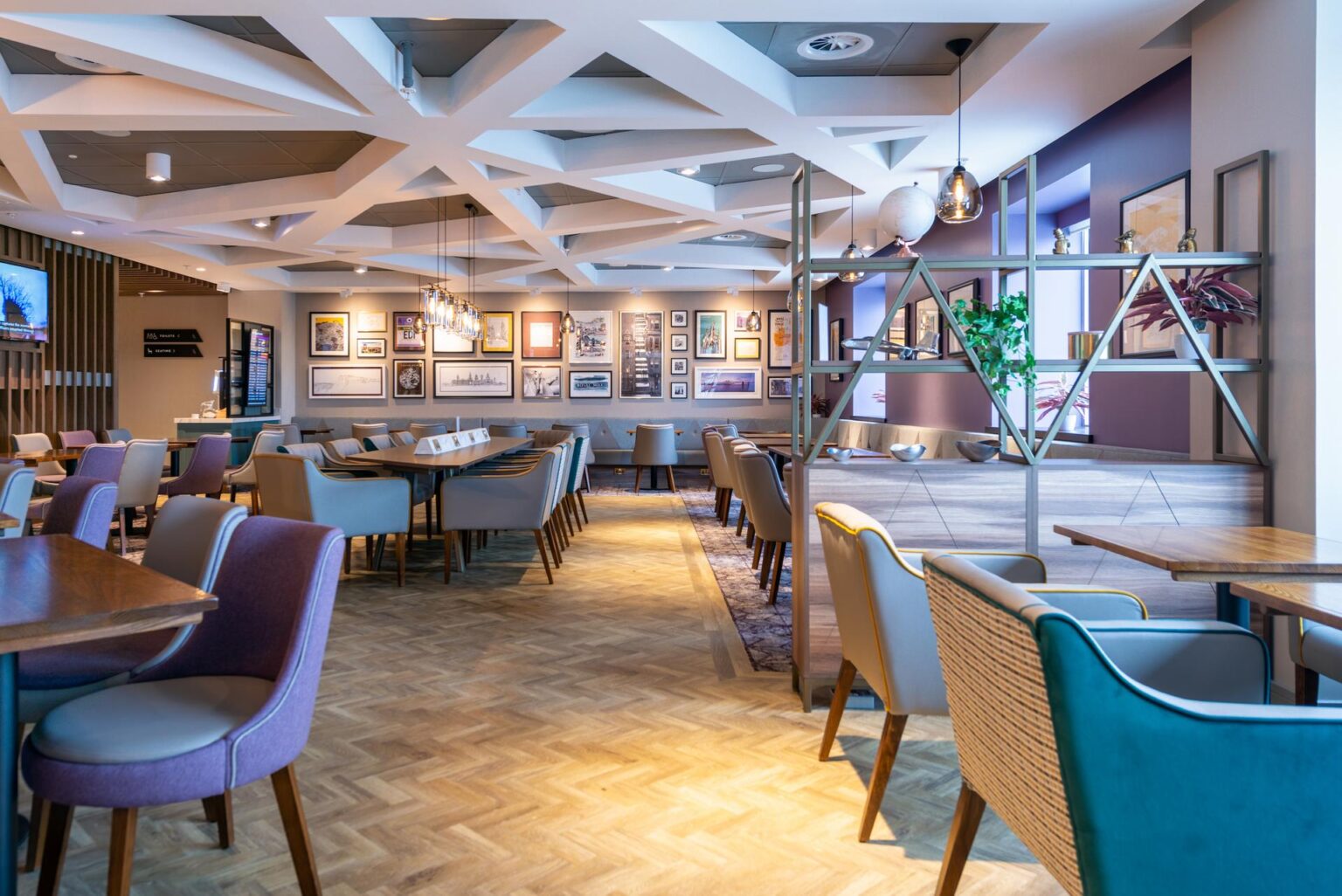 Unwind in Style: Exploring the Premium Experience of No1 Lounges Across UK Airports Traveling can be an exhilarating experience, but let’s be honest—airport stress is real. Long security lines, noisy crowds, and uncomfortable waiting areas can leave you feeling drained before your flight even begins. Fortunately, No1 Lounges is here to change the way you experience airports across the UK. Offering a sanctuary of comfort and relaxation, No1 Lounges has redefined the pre-flight journey, providing a premium experience that elevates your entire trip.