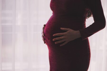 Kindred Bravely approaches motherhood with a quiet understanding that feels lived-in rather than aspirational. The brand does not frame early motherhood as something to conquer or optimize, but as a period of constant adjustment where comfort, functionality, and emotional reassurance matter more than perfection. Its products are designed by mothers who understand the subtle disruptions of daily life after a baby arrives, and that perspective shapes everything from fabric choices to fit details. Rather than chasing fast trends, Kindred Bravely builds a wardrobe system for new and expecting mothers, one that adapts as bodies change and routines evolve. The result is a collection that feels supportive rather than prescriptive, focused on helping mothers feel more like themselves during a time when that sense of self can feel distant.